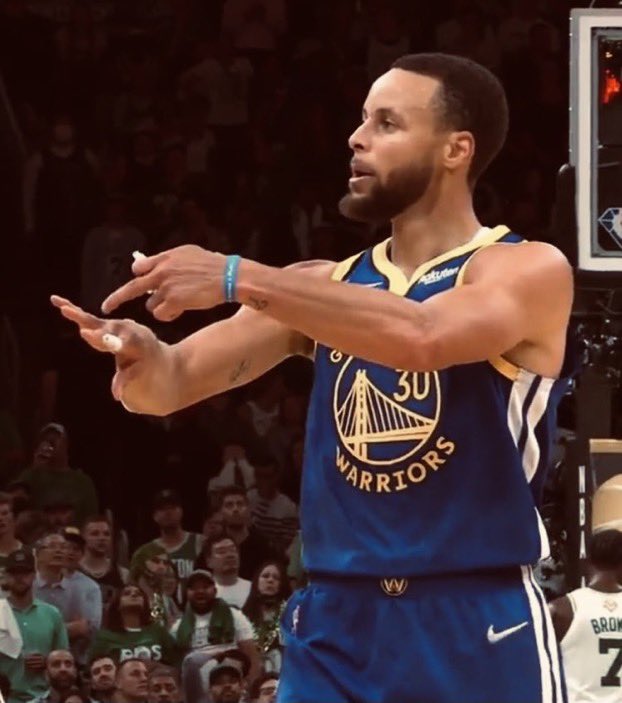 MaryPatrux's tweet photo. Cette saison c’est :

Champion NBA 
MVP des Finals
MVP des Conference Finals
MVP All star Game
Second All NBA team 
Record du nombre trois points inscrits dans l’Histoire de la NBA 

Fin de toute discussion. https://t.co/Kjx1MTRXmu