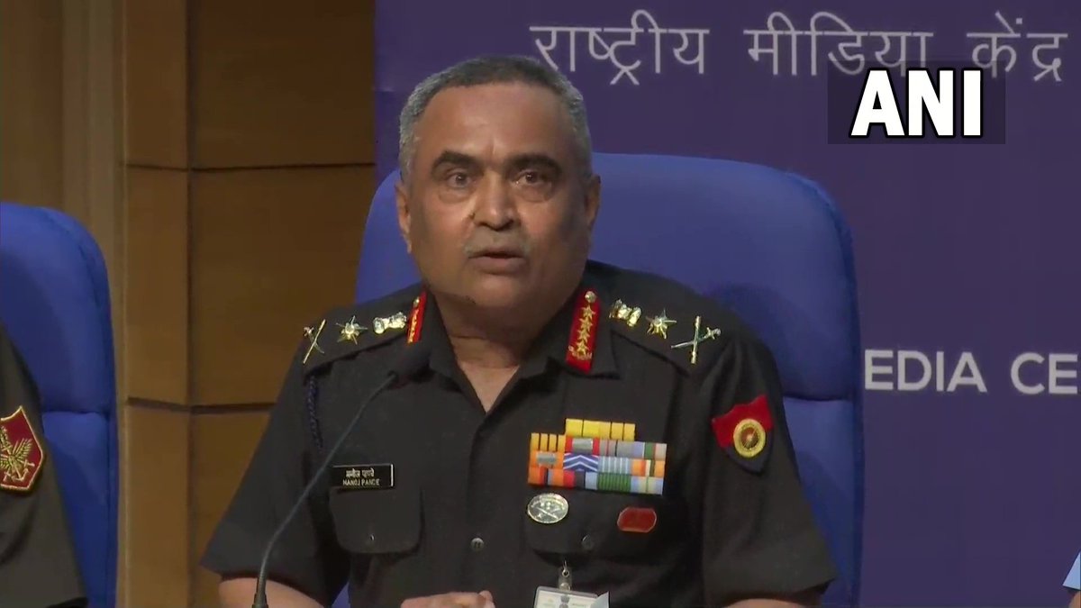 ANI's tweet photo. #AgnipathScheme | The decision of the Government has been received to grant a one-time waiver, increasing the entry age of recruitment to 23 years, for the recruitment cycle of 2022: Army chief General Manoj Pande (1/3)

(File photo) https://t.co/mXxT31JEF2