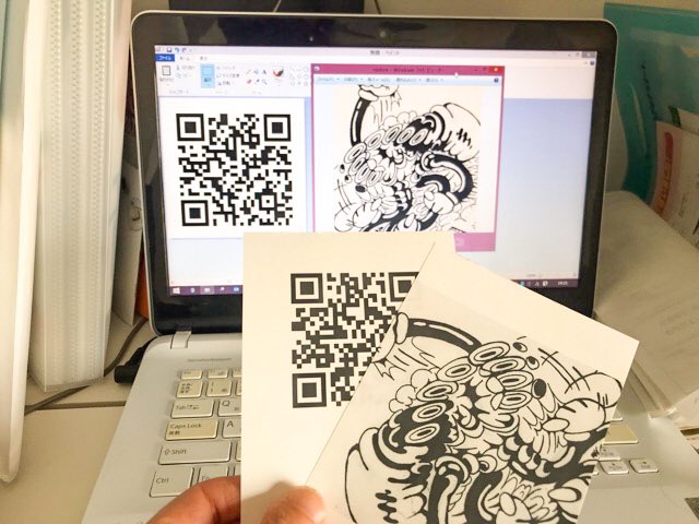 almost_everyday's tweet photo. 無印のジュートバッグ(190円)をデコりました。想像以上にうまくできて嬉しい〜◎これをこうしてこんな感じです。QRコード(SpotifyのURL)もちゃんと読み取れた、わーい！ #ElShirota https://t.co/aARskBBZTS https://t.co/OjgwJGwvJG