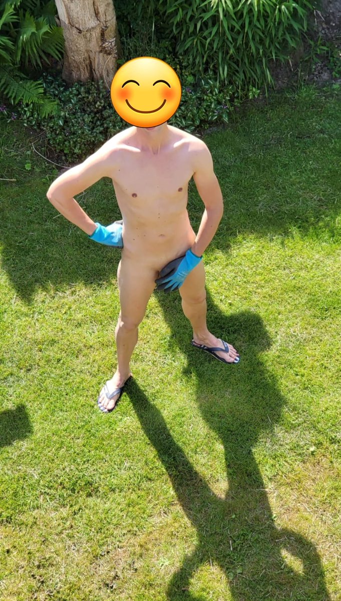 EPolderboy's tweet image. Only gloves are allowed when gardening above 25 degrees. #slavetask #slave #exhibgay