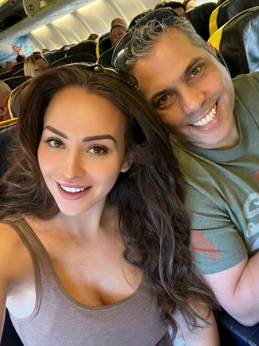 My dad @NicSamiotis an I are coming for you Austria Comic Con!! 🥰 https://t.co/AhVes0Cyzi<a class="tags" target="_blank" title="On Twitter" href="/?out=eyJ0eXAiOiJKV1QiLCJhbGciOiJIUzUxMiJ9.eyJpYXQiOjE3MjA3MjgzMjcsImlzcyI6InR3cG9ybnN0YXJzLmNvbSIsIm5iZiI6MTcyMDcyODMyNywiZXhwIjoxNzUyMjY0MzI3LCJyZWRpcmVjdF91cmwiOiJodHRwczovL3R3aXR0ZXIuY29tL05pY1NhbWlvdGlzIn0.hOgQQhbvBqUOTkSCpdgdo1J4GBLQxXgi_aeuvXSgXPNCNjJ_Nv3unhQXOMGedsTJD9z75RuzqLg0rKes-9iMSw">@NicSamiotis</a><a href="/tag/sponsored"class="tags"><span>#sponsored</span></a><a href="/tag/cosplay"class="tags"><span>#cosplay</span></a><a href="/tag/workinprogress"class="tags"><span>#workinprogress</span></a>