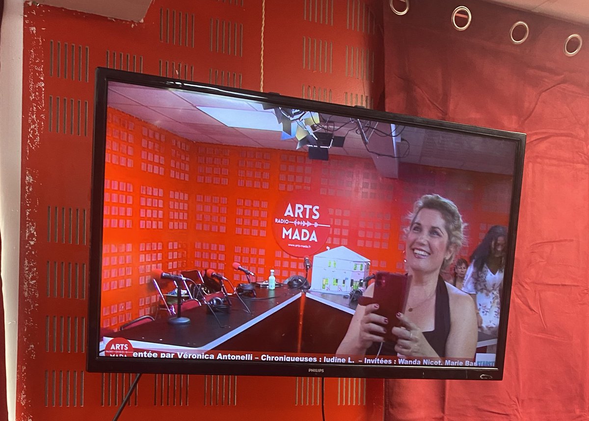 camaieudefemmes's tweet photo. Les coulisses de Camaieu de femmes #camaieudefemmes #veronicaantonelli #off #talkshow #egalite #efhca @ELLEfrance @marieclaire_fr https://t.co/e9lzU19sFo