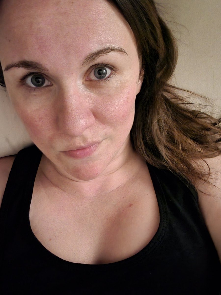 thedaynaeileen's tweet photo. Can't sleep. Clown'll eat me. #awake #latenight #needsnuggles #nomakeup https://t.co/X5fojXjK7F