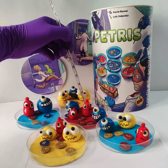 2TomatoesGms's tweet photo. ¡El descontrol de bacterias en #Petris puede ser perjudicial para la salud de la partida! Y si no que se lo digan a El Meeple Azul. ¿Vuestras placas de petri suelen acabar tan llenas como las suyas?
https://t.co/QnsLtIeyoL https://t.co/9qRunXuJw0