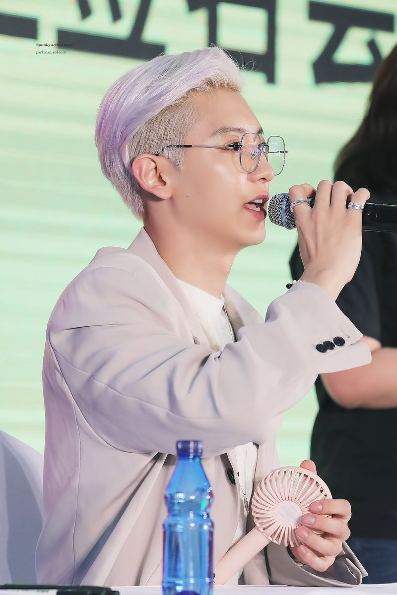 cyhourly's tweet photo. 엑소 박찬열  #CHANYEOL #찬열 
#박찬열 #엑소찬열 #チャニョル #灿烈 https://t.co/mp8yX2ZI6R