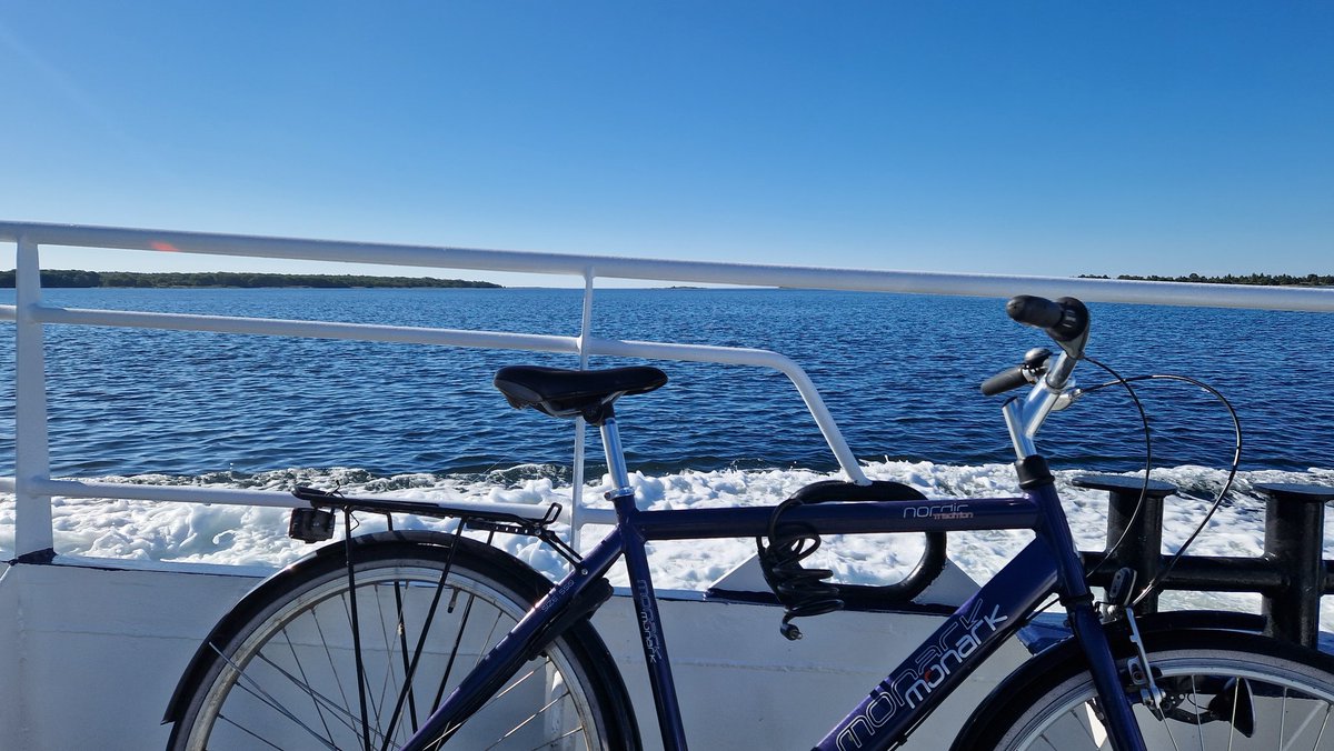 kanson6's tweet photo. Idag ska den "blå" faran sprida skräck på Trossö's gator och cykelbanor...
Första gången på tur över Karlskrona' s torg...
#SeUpp
#TuristiTillvaron https://t.co/fNe6GiNTHg