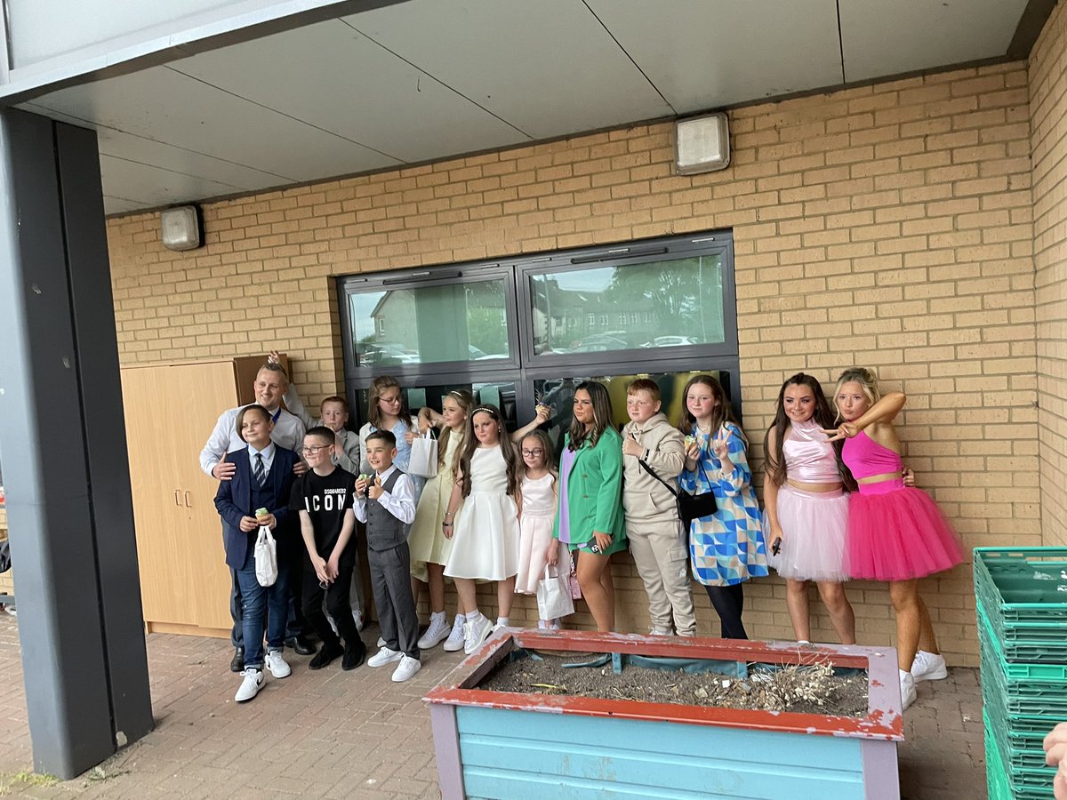 fernreaderX's tweet image. Class of 2022🙌🏼💖 @StMonicaMilton @broadley_mr @MrsMonaghan2