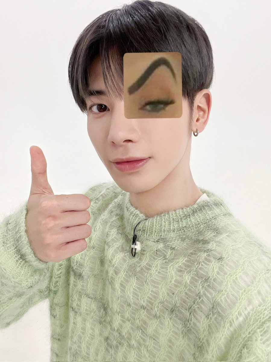 KTae0520's tweet photo. @TXT_members #쭈뀨미즈를_웃겨라 
AYUDA NO SIRVO PARA EDITAR MEMES 😭🤙 https://t.co/1JHCWaEenh