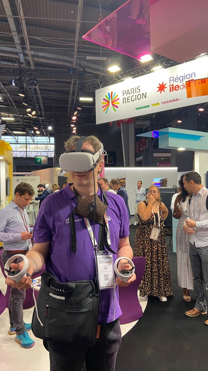 AlainGoudey's tweet photo. Super essai à @VivaTech du #jumeau #numérique du #lab de #chimie du @LeCnam avec son « papa », @prairycat et celui de #JENII, @tkoscielniak !
#VR #Metaverse #DigitalTwins #VivaTech https://t.co/p50c55PWsf