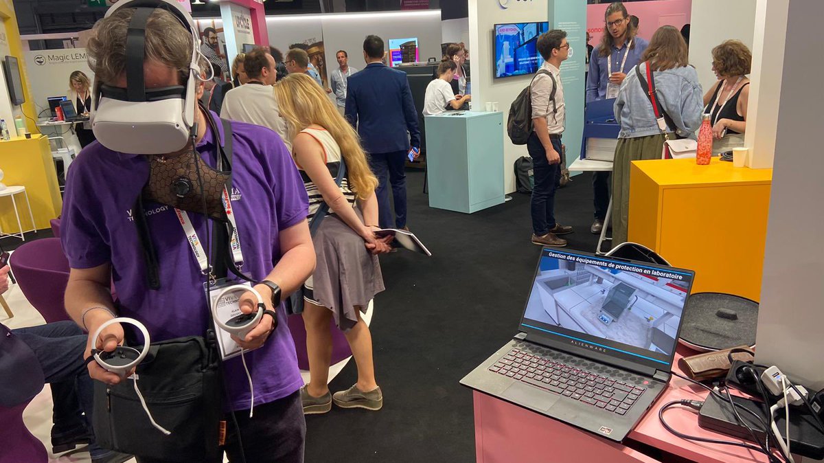 AlainGoudey's tweet photo. Super essai à @VivaTech du #jumeau #numérique du #lab de #chimie du @LeCnam avec son « papa », @prairycat et celui de #JENII, @tkoscielniak !
#VR #Metaverse #DigitalTwins #VivaTech https://t.co/p50c55PWsf