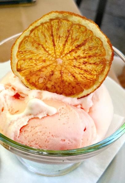 f_gilbey's tweet photo. Soaring temperatures called for bowls of chilled Italian rose ice-cream!... #Italy #italianfood #italiansummer #icecream #roses #hotsummer #altalanga #bossolasco #piedmont https://t.co/74QuMri8wt