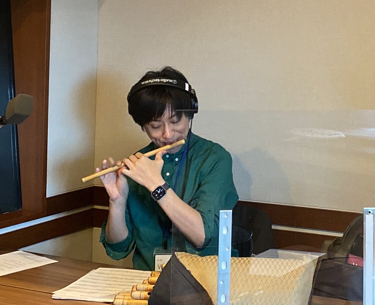 toshasuiho's tweet photo. 明日国立劇場主催「日本音楽の流れV 打楽器」《長唄 狂獅子》の笛を勤めます。今日は舞台リハ。囃子の入らない事も多いこの曲、藤舎流ではとても技巧的な手付けがなされています。
本日 #川井郁子 さんのラジオ「#Unframed_Notes」O.A.です!
Tokyofm 18:00〜18:25
FM大阪 21:00〜21:25 https://t.co/5DOnI1hHpS