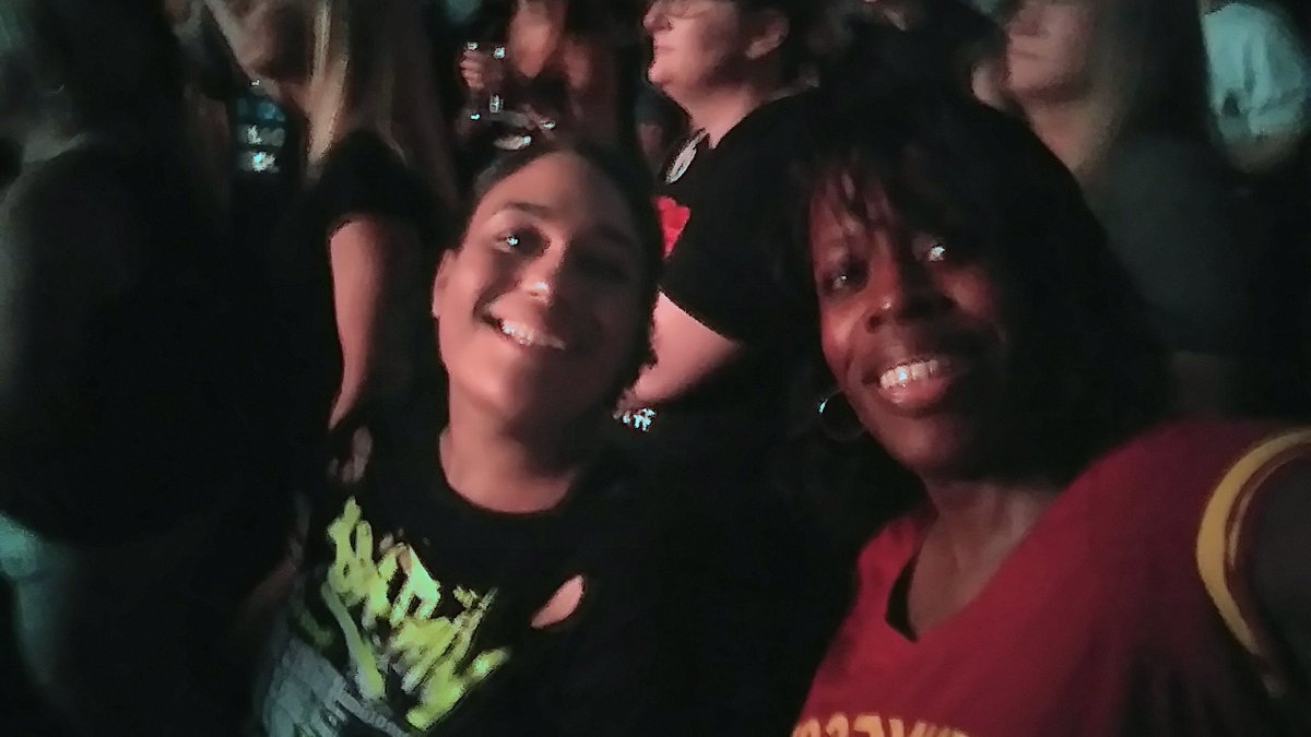 CHRocket30's tweet photo. @DonnieWahlberg My daughter,20, went to the Mpls concert with me few days ago(she hasn't been in 5yrs.) It technically was her sister's turn(3girls,1per concert). So glad she went! She gave you her phone and you stopped to take that pic!! You give back 10fold,nothin but❤! https://t.co/MRK0lCrNLu
