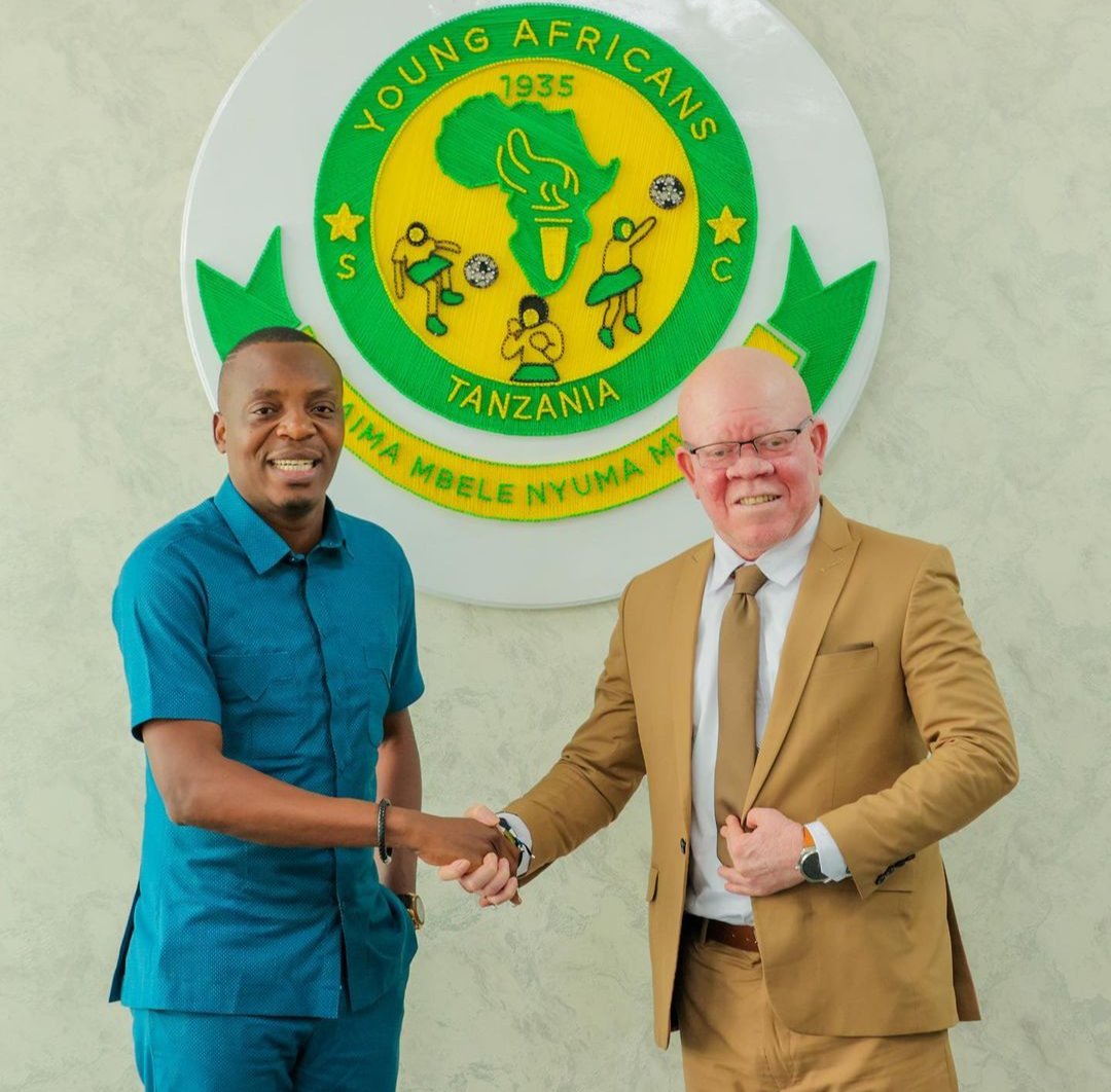 Isdory_Mgoroka's tweet photo. Jana yake ilikuwa ni Fareed, Leo ni Aishi kuachana na Kazumari na kujiweka chini mameneja wapya Oscar na Ibrahim ... Najua wengi mnafikiri mabadiliko haya wameyataka wachezaji au vilabu ila hisia zangu zinaniambia "KAZUMARI KACHEZA KAMA PELE" ni mara https://t.co/8m8FbJTwyQ