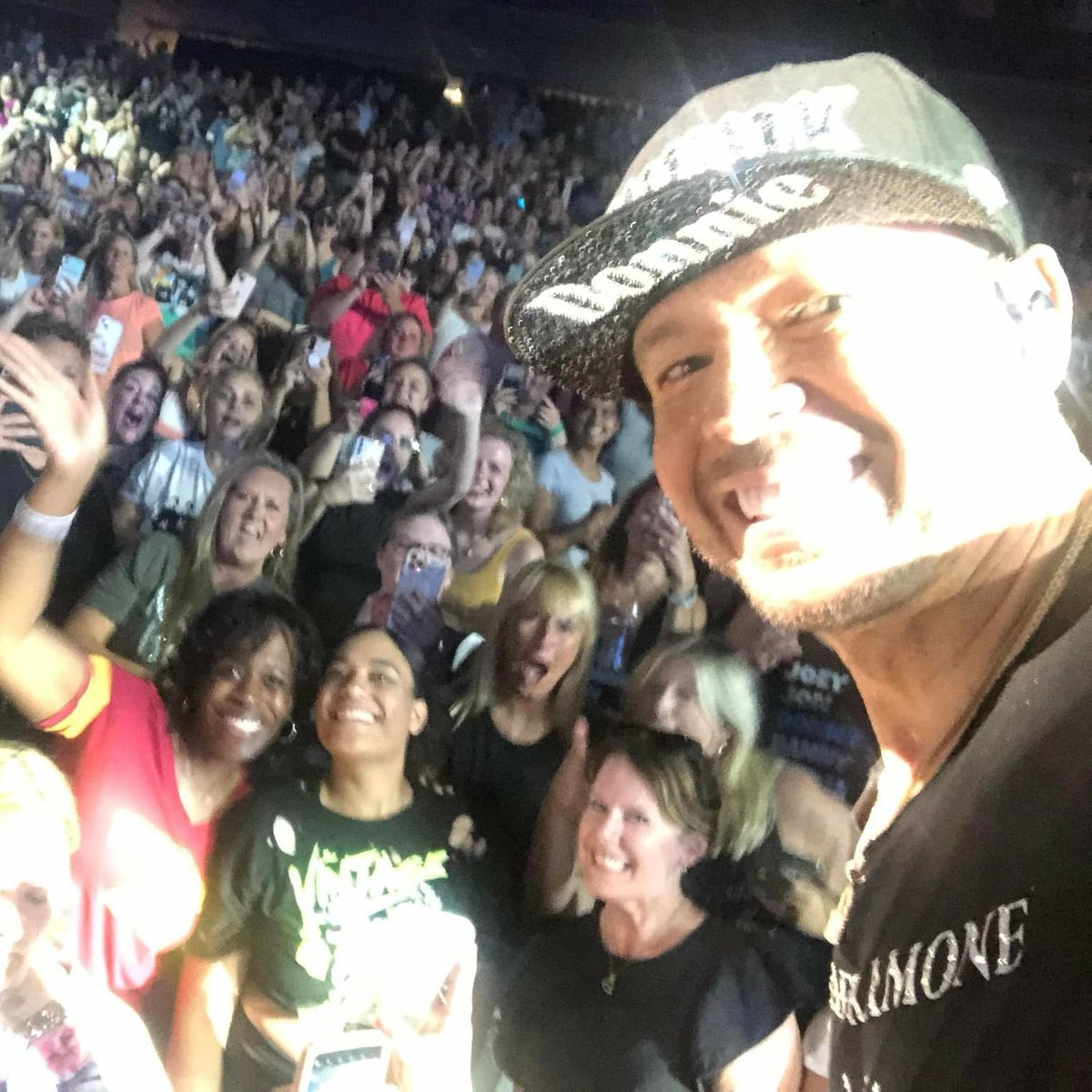 CHRocket30's tweet photo. @DonnieWahlberg My daughter,20, went to the Mpls concert with me few days ago(she hasn't been in 5yrs.) It technically was her sister's turn(3girls,1per concert). So glad she went! She gave you her phone and you stopped to take that pic!! You give back 10fold,nothin but❤! https://t.co/MRK0lCrNLu
