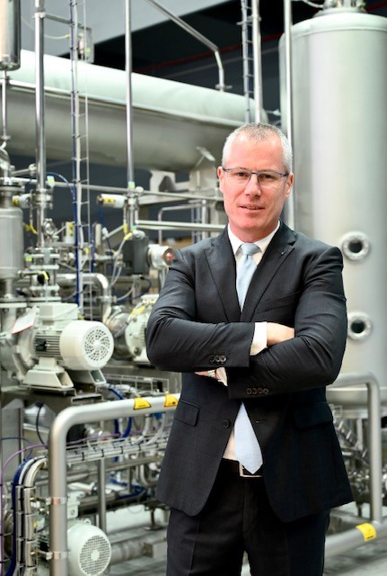 KronesAG's tweet image. Presenting solutions for the packaging and processing industry at #PropakAsia2022. A message from Regis Herve:

“Krones is approaching the sustainability trend. Besides product quality and efficiency, we are putting a lot of effort into changing the way we think &amp;amp; innovate”.