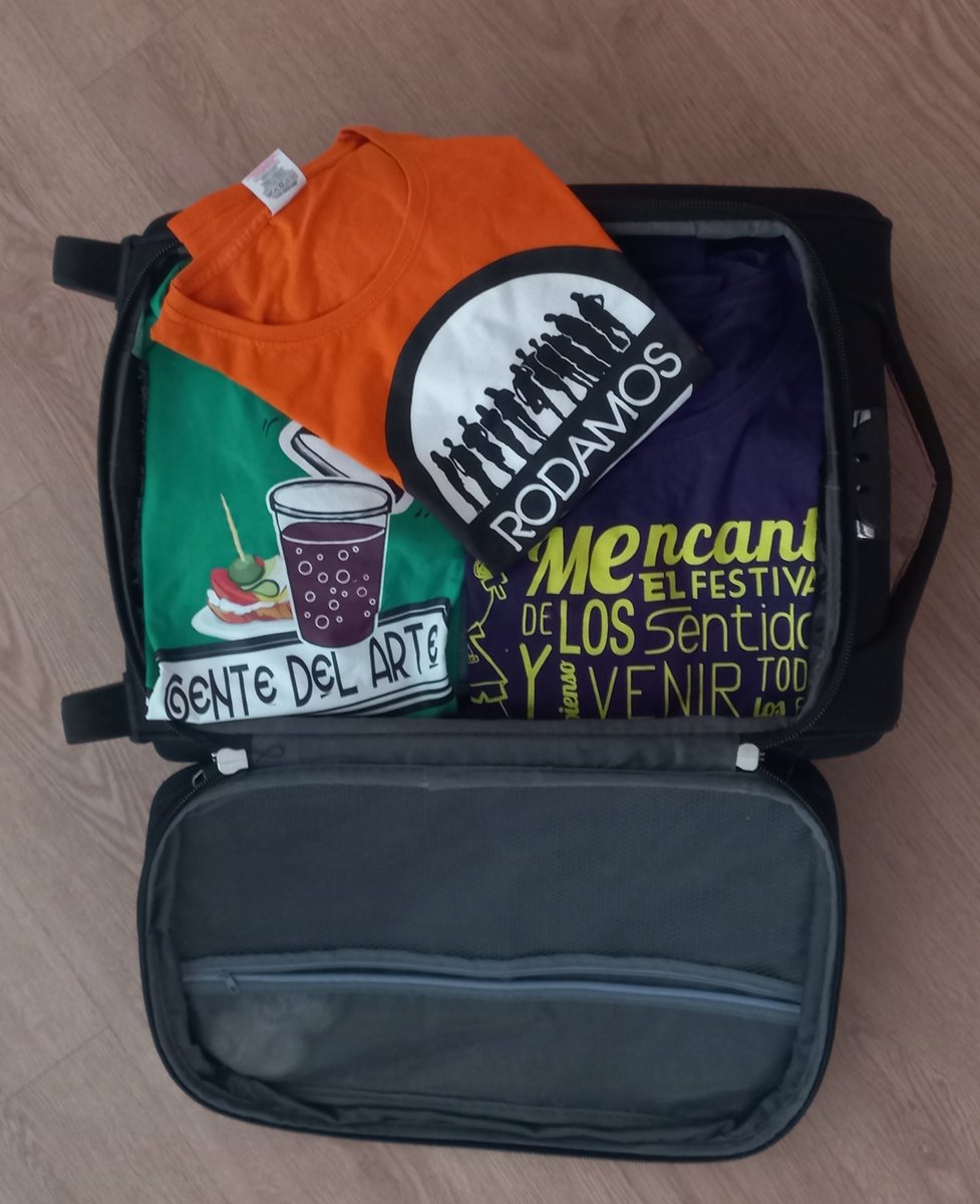 ¡Allá  vamos <a href="/FdelosSentidos/">Festival de los Sentidos</a>, con todo el atrezo, como manda la tradición!  😊👏💜 #Sentidos22