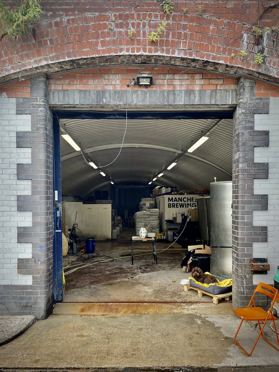 Hot summer days, when you can throw open the doors on the arch and be asked a series of bizarre questions from passers by like, “what you making in there pal, wine?”

😐
