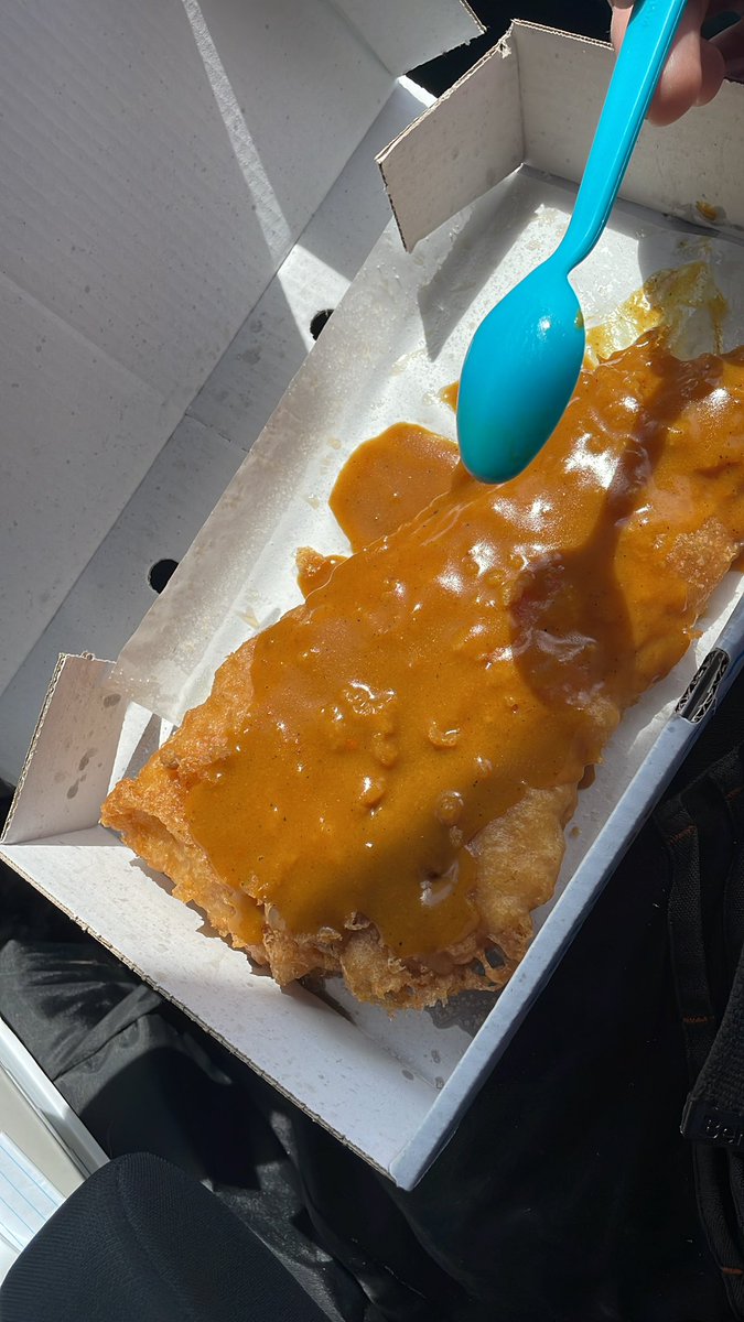 mac_rainbow's tweet photo. Best part aboot friday! #fishshopfriday this week fish with curry sauce π€€ best fish in miles #shieldrowchippy https://t.co/F3R5BxpKqq