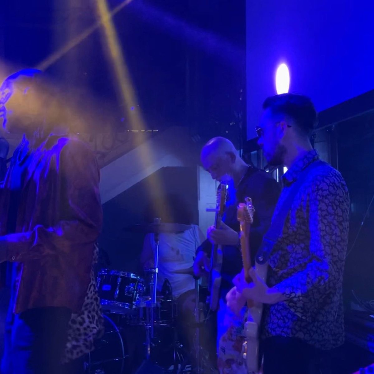 johnnybarran's tweet photo. Enormous fun delivering @salesforce party @ProudCabaret last night with @ThomasJules81 @themagnets Icons and Anthems for @neilobrienents https://t.co/0Hw1ySX2qq