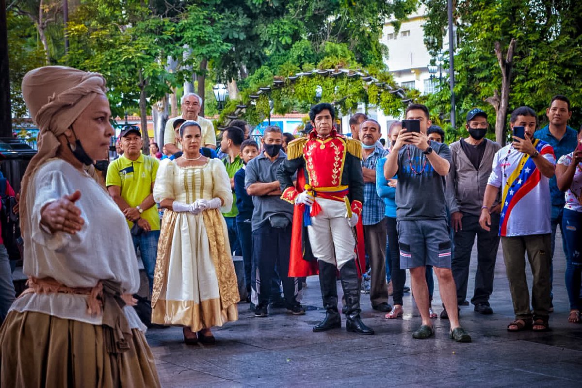 AliErnesto32's tweet photo. Turoperadores e influencers iraníes recorren el Centro Histórico de nuestra hermosa ciudad de Caracas. Desde sus calles empedradas y museos, conocieron de la historia libertaria de Venezuela.
¡Estamos venciendo!
@NicolasMaduro 
@delcyrodriguezv 
@gestionperfecta 
@Nahumjfernandez https://t.co/wUBgwJR06H