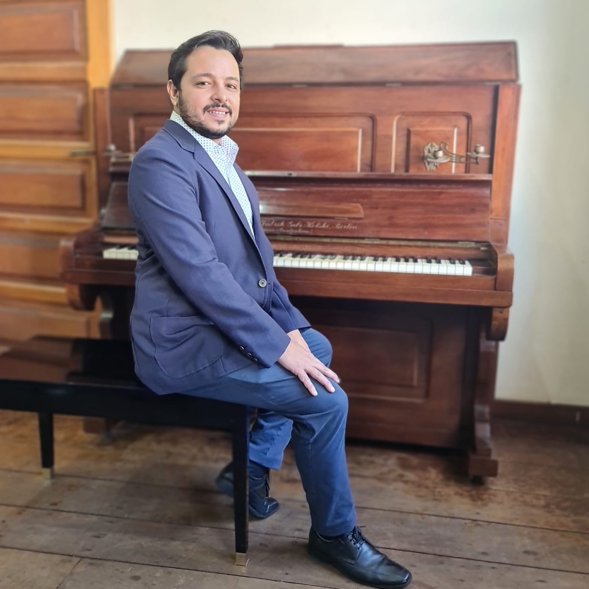 DaniloGomez89's tweet photo. Que alegria fazer música no templo das artes de minha querida Cidade! https://t.co/QTjyeeNSKm