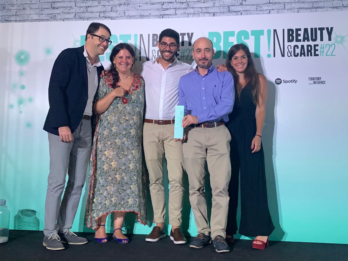 OmnicomPR_es's tweet photo. Compartimos la recogida de dos premios anoche, en #BestnBeautyCare22 de @IPMARK. Estos fueron el #premioORO en la categoría de #BestIntegrated y mejor campaña #Beauty gracias a la campaña #StopBullying de #HYS @PG_Espana, en la que colaboramos con @NotaBeneRP y @caratesp https://t.co/Cd0cJpiqwB