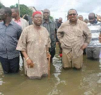 HarmlessHQ's tweet photo. PHOTOS: this is Peter Obi in September 2012, having a first hand inspection of villages affected by the heavy flood of 2012. We need a leader who's compassionate enough to share in the agony of his people.

#pastor #PeterObiForPresident2023 #Prophet #OBIdients https://t.co/mpmdGCMEHZ