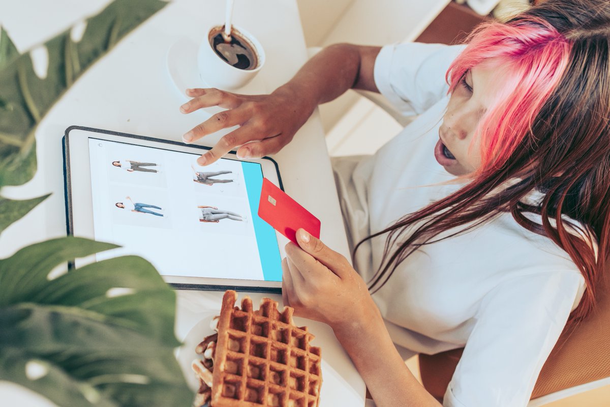 Appadia's tweet image. Online shopping is becoming more and more the norm🛍️🌐

More than a Third purchased on social media, but the brands need to show a diverse social feed and educate customer that don't trust the security🔓🖥️ 

read more here: bit.ly/3NPdDio 👈

#Online #Security #Shopping