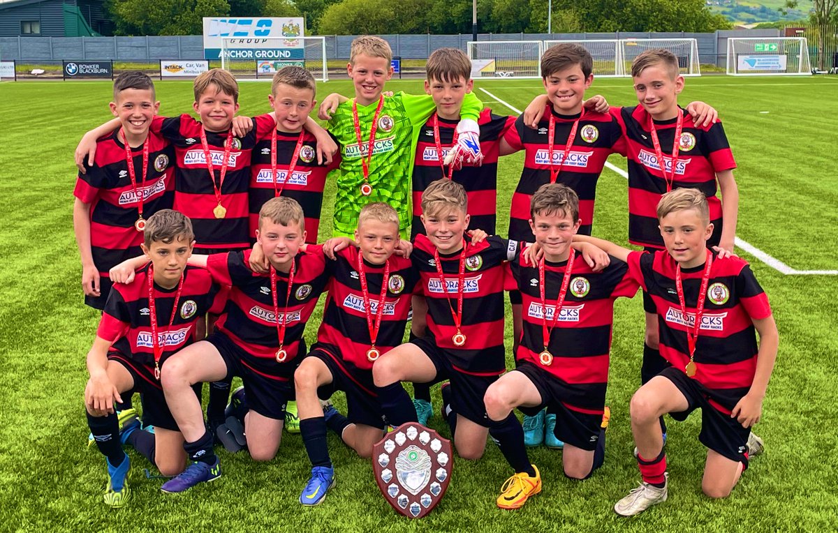 HRVU11's tweet photo. Another amazing evening at @DarwenFC. HRV winning the U11 Lancashire Cup in an excellent game. Thanks to @BplDistrictTeam for a very competitive final 🔴⚫️ 

Champions 🏆 

#HRV #hyndburn #ribblevalley #lancashire #lancashirecup #lancashirecupwinners #final #winners https://t.co/E9G9Mv2TQ4