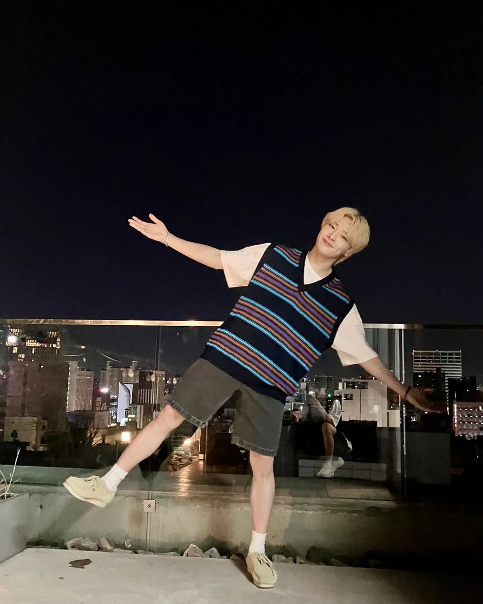 yjnbbl's tweet photo. [📸] 220617 IG UPDATE 1/2

"🌃"

#StrayKids #STAY #OOTD #IN스타그램 #🦊 https://t.co/8wxYz9dVgI