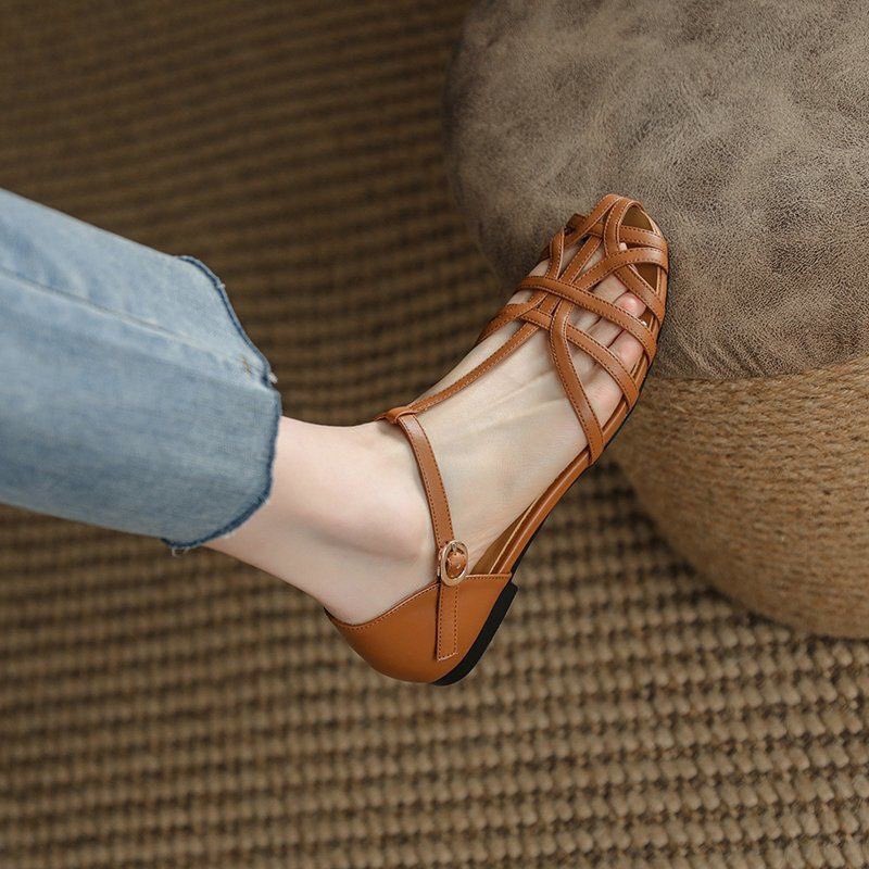 qwertybel's tweet photo. Style hollow shoes that you can get on @ShopeeMY below RM50😭🤌🏻

Girls might feeling cute every time they walk tho😍

A thread: https://t.co/mD4flaG59I