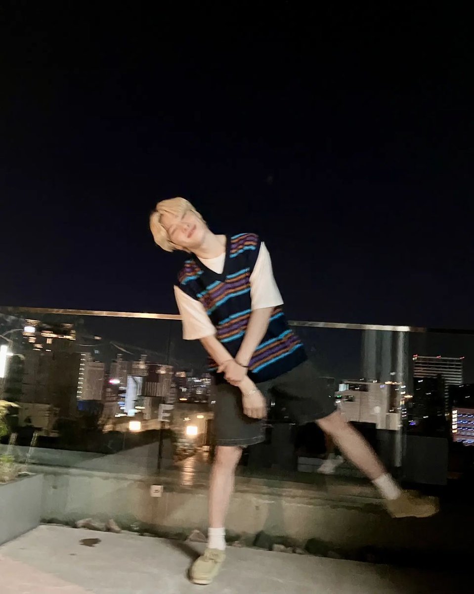 yjnbbl's tweet photo. [📸] 220617 IG UPDATE 1/2

"🌃"

#StrayKids #STAY #OOTD #IN스타그램 #🦊 https://t.co/8wxYz9dVgI