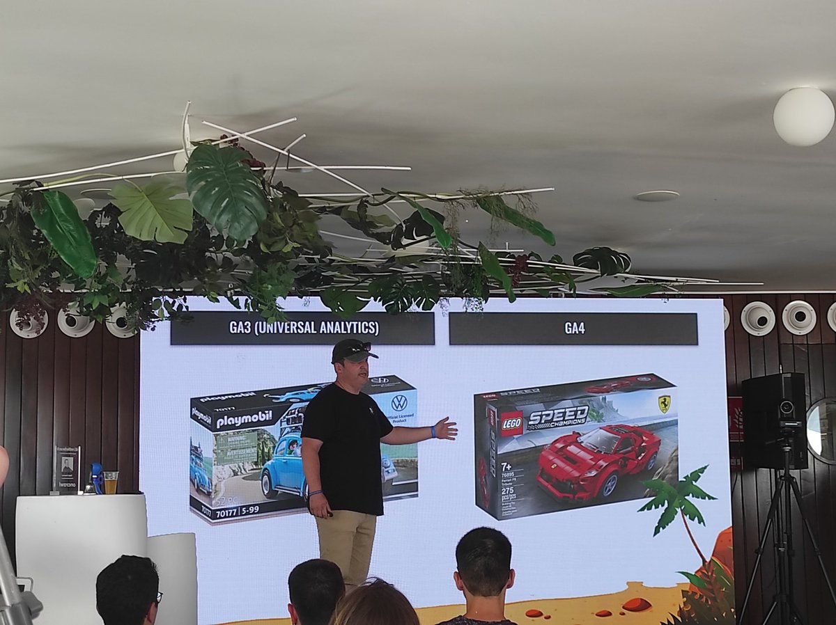 "GA3 es un Playmobil y GA4 un Lego" ✨ <a href="/ikhuerta/">Iñaki Huerta 🦑/📊/🔝</a>  dixit