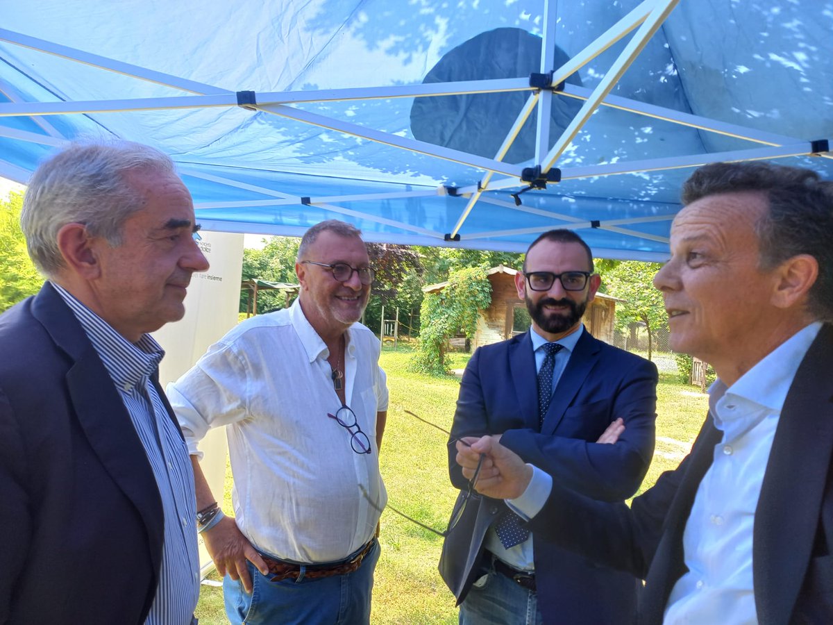 SocietaDolce's tweet photo. Presenti Francesco Saverio Violante - direttore del Dipartimento di Scienze Mediche e Chirurgiche (DIMEC) di Medicina del Lavoro, Luca Rizzo Nervo - assessore al Welfare del @comunebologna, Gian Pietro Beghelli - presidente #Beghelli, e Pietro Segata - presidente #SocietaDolce https://t.co/Ddg5Ql610A