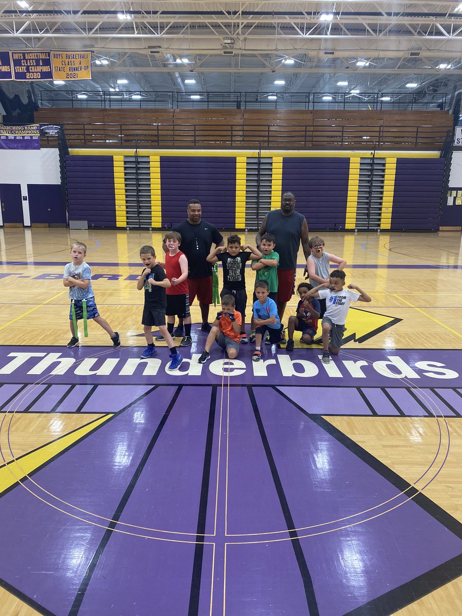 Tatum_Anderson's tweet photo. Itโs been a fun and competitive spring flag season with these @BjsaBellevue K-2nd Thunderbirds! Good SKILLS in your last reg season game tomorrow! And hope to see you all one day in the purple & gold! Thank you coaches!! @bigsmooth_32 #CoachJason #ItsAGreatDayToBeATBird https://t.co/dBxr1hQEOv