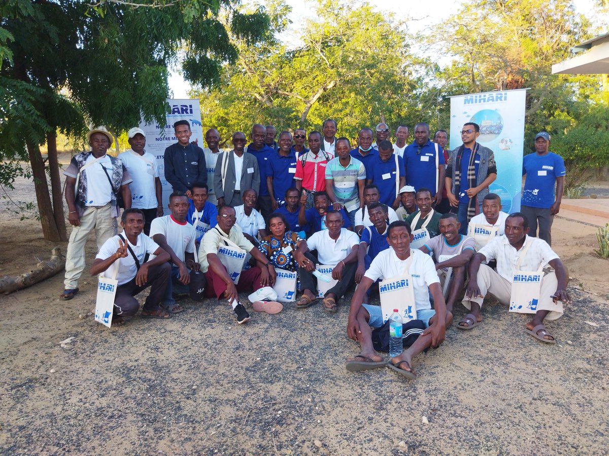 LMMAMada's tweet image. 16 juin 2022 : Toujours dans le cadre du #CongrèsMIHARI Sud, la réunion des présidents des communautés LMMA. Les 35 présidents venant des LMMA de la région Atsimo Andrefana ont entamé la seconde journée de la “Réunion des Présidents” 💪