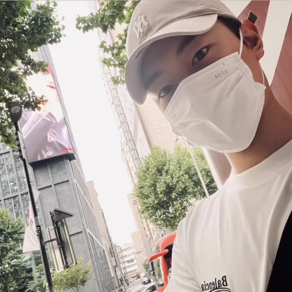 sike_1028's tweet photo. 또.. 머리끝부터 발끝까지 팬들의 사랑을 무장했겠지
당연함 https://t.co/gWFXOfjVFZ