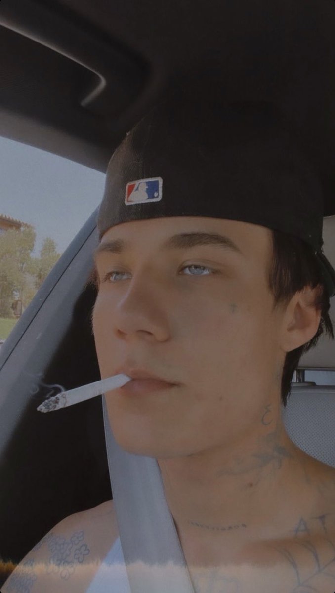 Love is dead and I don't trust anyone 🖤