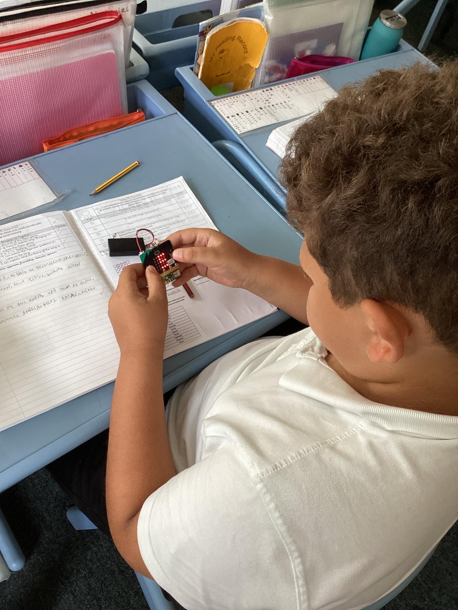 sandyacademy's tweet photo. Ash class have had a very busy week. We have used a MicroBit in ICT and learnt about LED lights. In Spanish we have been learning about the things in our classroom too! https://t.co/nWd4vuOJSQ