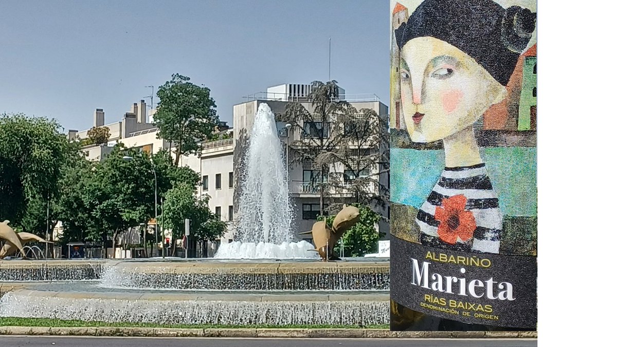 TVOrtegayGasset's tweet photo. ¿Y hoy qué?... pues ¡viernes de descoche! Probaremos este vino blanco bien frío "Marieta". Cortesía de @BodMartinCodax
Será de 18h a 20h en Tomevinos Barrio Salamanca.
¡Bienvenidos!
#salud #winelovers
#Marieta #albariño #doriasbaixas #BodegasMartinCodax
#cambados #galicia https://t.co/L8TvJrxUXv
