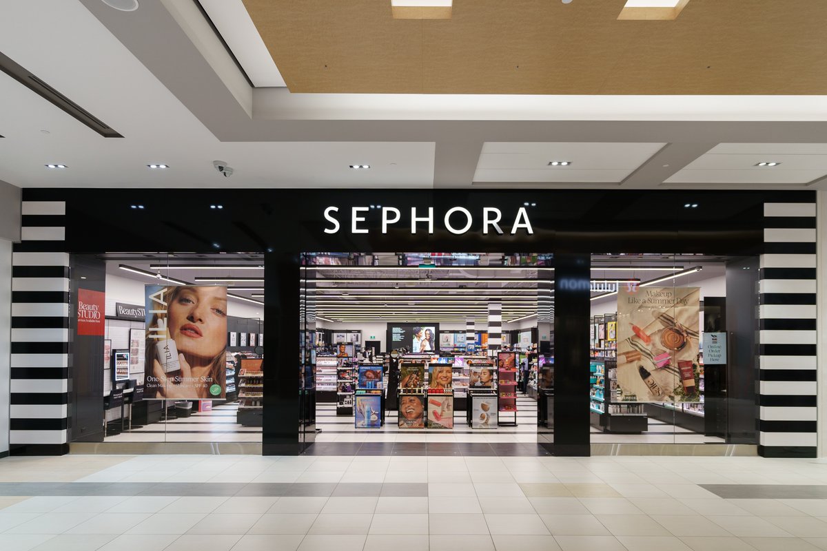 💄 The wait is over! Sephora has officially opened their doors at Pine Centre this morning to fulfill all of your makeup, skincare, body fragrance and hairstyling product needs! They are located in the Winners wing across from