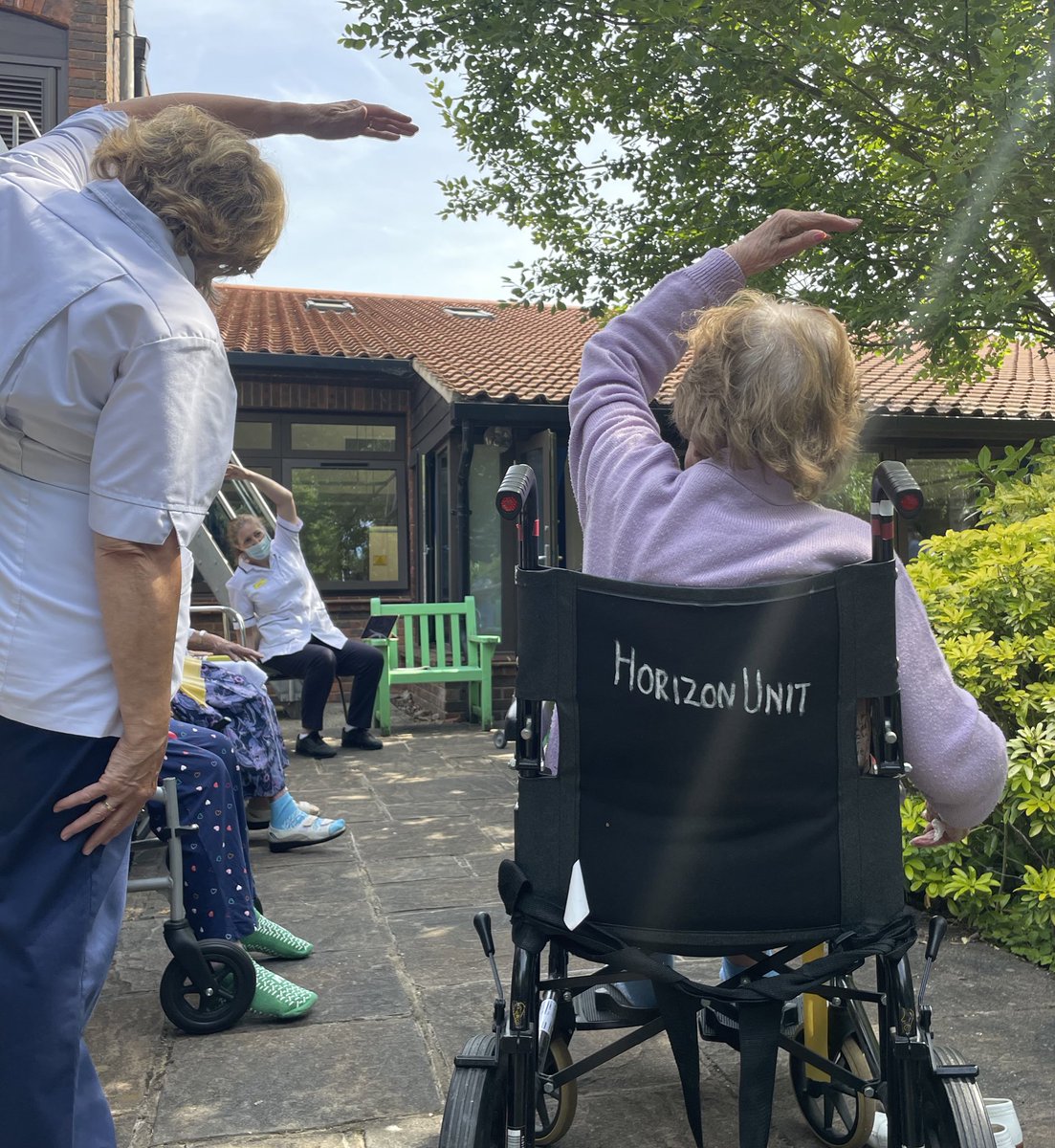 Lovely to see an exercise group back on the ward at Horizon Unit today! Lots of laughter, socialising and patients out enjoying the sunny weather! Fantastic work team! 👏 #scftahp #scft #ahp #groupexercise @scft_ahp @nhs_scft @holliejp @SandraSpeller1 @SheilaDoughty @SallyThinks