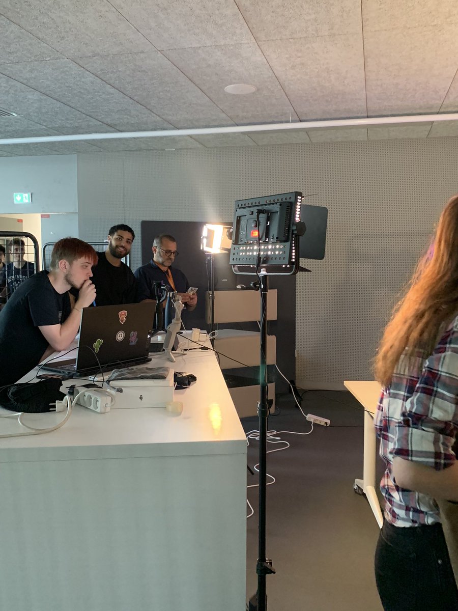 KarineValony's tweet photo. On se prépare à @IIMparis avec nos étudiants en année 4 communication digitale. 
#podcast #cdeb @MedinaKone @Corto13 @nlidija https://t.co/mFTETbsBnW