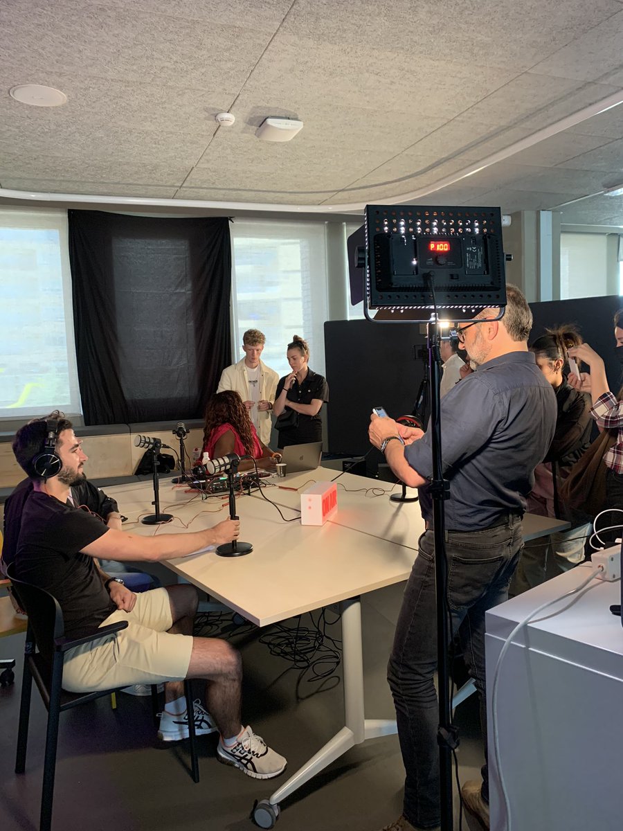 KarineValony's tweet photo. On se prépare à @IIMparis avec nos étudiants en année 4 communication digitale. 
#podcast #cdeb @MedinaKone @Corto13 @nlidija https://t.co/mFTETbsBnW