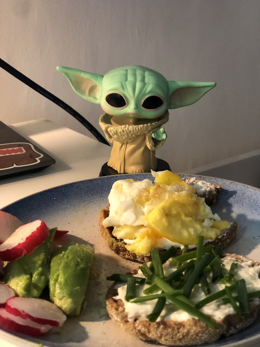fickle_falafel's tweet photo. Grogu using the force to reach for some of that scrambled egg goodness 🍳 https://t.co/cWgZcMP0SD