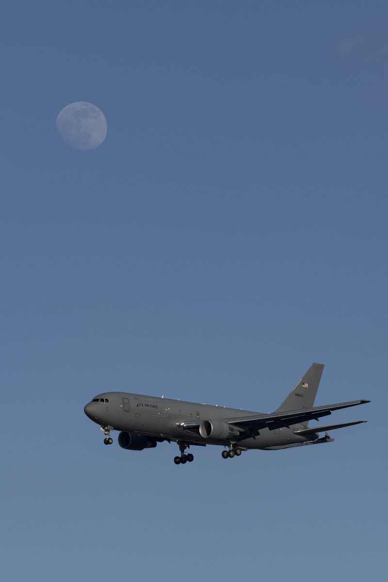 Golf9Photos's tweet photo. Pegasus and Moon!😆👍
KC-46A 16-46023 (344ARS 22ARW)
#AvGeek #kc46 #Pegasus #kanza #ValiantShield22 #yokota #fresh24 #aviation #aviationphotography https://t.co/0WexfdVg3f