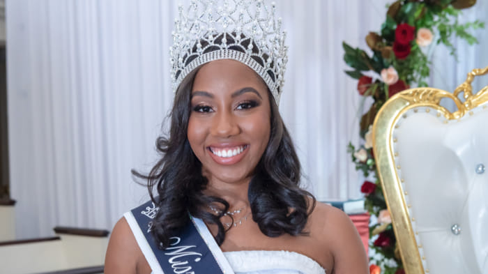BBWPageant's tweet photo. Katiya Laster, Crowned Miss Bennett College 2021-2022. #notjustaprettyface #BeyondBeautifulWorldPageant #CelebrationOfWomanhood https://t.co/L64nC4x2jE