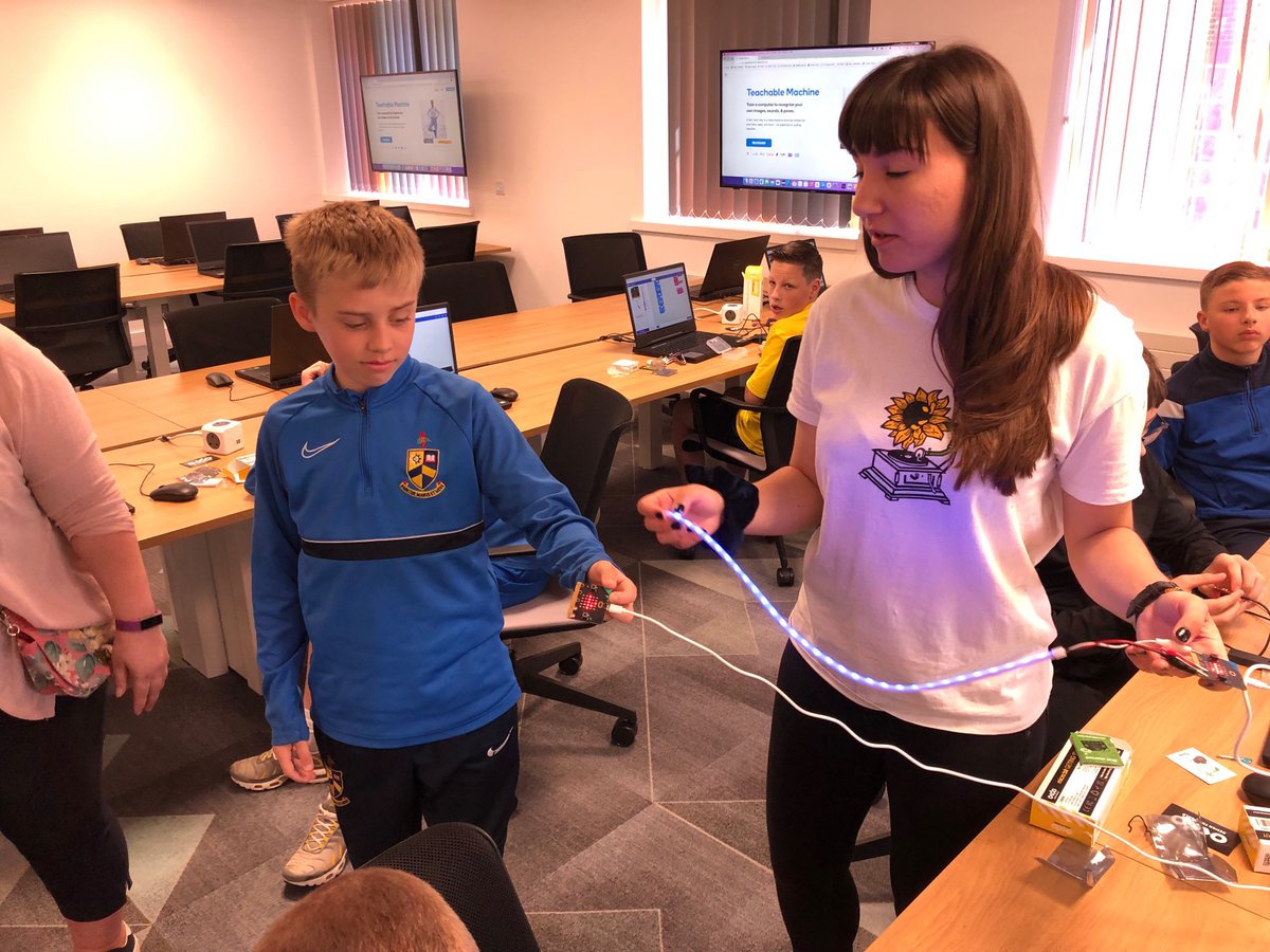 QUBWPU's tweet photo. Our Junior Academy Sports Programme participants recently took part in a #BringITOn event as part of the programme, with the aim to encourage pupils to understand the paths in the Northern Ireland IT sector.
#BringITOn #EEECS
@ShimnaIC @Bangor_Academy @hazelwoodni @AshfieldBoys https://t.co/tZSBoD81tT