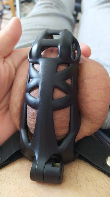 Being locked make my bussy so horny #chastitybottom ? https://t.co/s8QvHspZ4M